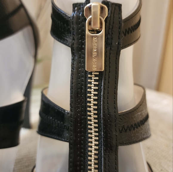 Michael Kors Black Berkley Patent Leather Sandals Size 10M.Like new cond… - Picture 7 of 12